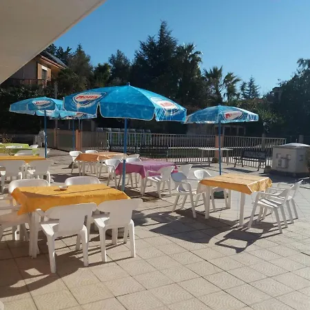 La Pineta ألبينغا